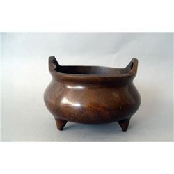 A BRONZE DOUBLE HANDLE CENSER QIANLONG MARK 17TH/C.