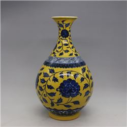 A YELLOW & BLUE LOTUS VASE MING DYNASTY.