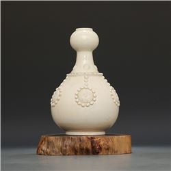 A DING WHITE BOTTLE VASE SONG DYNASTY 10TH/C.