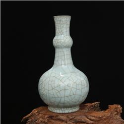 A WHITE CRACKLE BOTTLE VASE MING DYNASTY.