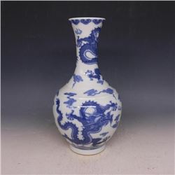A BLUE & WHITE DOUBLE DRAGON BOTTLE VASE QIANLING MARK 17TH/C.