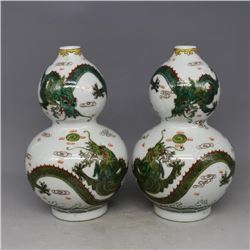 A WHITE & GREEN DRAGON DOUBLE GOURD VASE QIANLONG MARK 17TH/C.