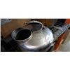 Image 2 : STAINLESS SWIGE MILK CAN