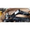 Image 2 : 3 TRAILER HITCHES WITH BALLS