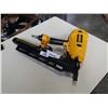 Image 4 : DEWALT AIR NAILER