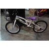 Image 2 : WHITE BMX BIKE
