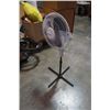 Image 1 : WHITE AND GREY FLOOR FAN