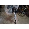 Image 3 : WHITE AND GREY FLOOR FAN
