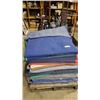 Image 12 : PALLET OF MOVING BLANKETS