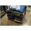 Image 1 : PALLET OF MOVING BLANKETS