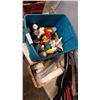 Image 1 : TOTE OF AEROSOL CLEANING FLUIDS AND CLEANING LIQUIDS
