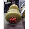 Image 2 : 2 YORK DUMBBELLS WITH 40 LBS OF WEIGHTS