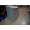 Image 2 : 2 DRAWER METAL FILING CABINET