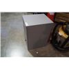 Image 4 : 2 DRAWER METAL FILING CABINET