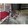 Image 3 : 2 FOLDING PATIO CHAIRS, PLANTERS, BENTWOOD BIKE