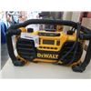 Image 2 : DEWALT DC012 SHOP RADIO