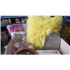 Image 2 : BOX OF FUZZY PILLOW, CHRISTMAS DECOR AND MORE