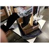 Image 3 : 2 TRAYS OF JEWELRY DISPLAY STANDS, DREAM CATCHER, ETC