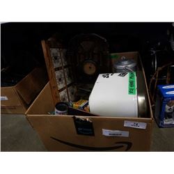 BOX OF VINTAGE COLLECTABLES AND RADIO