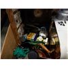 Image 3 : BOX OF VINTAGE COLLECTABLES AND RADIO