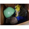 Image 3 : 2 boxes of glasslock, lightbulbs and more