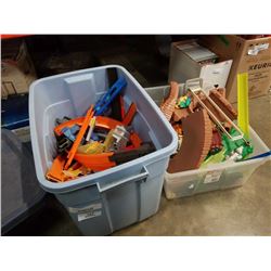 2 TOTES OF HOTWHEELS TRACK AND TOY CAR PLAY SET