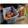 Image 1 : 2 TOTES OF HOTWHEELS TRACK AND TOY CAR PLAY SET