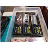 Image 2 : Tote of weaver and lionel model train cars