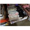 Image 3 : 2 TRAYS OF NEW PURSES