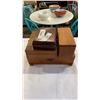 Image 1 : 4 WOOD JEWELRY BOXES OF JEWELRY