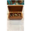 Image 5 : 4 WOOD JEWELRY BOXES OF JEWELRY