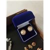 Image 4 : TRAY OF EARRINGS AND SLIDING CHARM BRACELETS