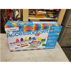 MELISSA  AND DOUG EASEL ACCESORY SET NEW