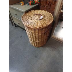 LIDDED WICKER HAMPER