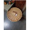 Image 2 : LIDDED WICKER HAMPER