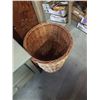 Image 3 : LIDDED WICKER HAMPER