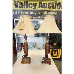 PAIR OF DECORATIVE TABLE LAMPS