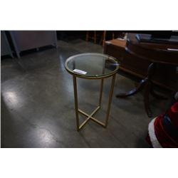 METAL GLASSTOP ENDTABLE