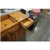 Image 9 : WOOD WASH STAND