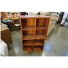 Image 1 : 2 SMALL WOOD SHELVES