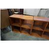 Image 7 : 2 SMALL WOOD SHELVES
