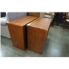 Image 8 : 2 SMALL WOOD SHELVES