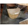 Image 2 : WICKER HAMPER