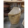 Image 3 : WICKER HAMPER