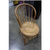 Image 10 : ROUND FARM TABLE AND 4 SPINDLE BACK CHAIRS