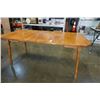 Image 8 : MAPLE DINING TABLE WITH 2 LEAFS AND 6 CHAIRS