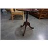Image 4 : PEDESTAL ENDTABLE