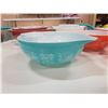 Image 2 : 4 VINTAGE COLORED PYREX BOWLS