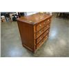 Image 4 : LEXINGTON PALMER HOME 4 DRAWER NIGHTSTAND