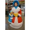 Image 3 : 35 inch tall and woman and daughter christmas lawn ornament